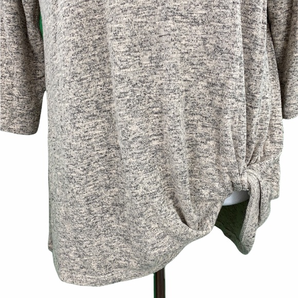 Chelsea & Theodore Beige Twist Hem Tee - Picture 4 of 12